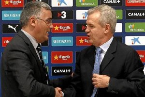 Un apretón de manos puede bastar para el acuerdo.e;clip:rect(46