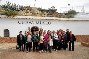 Grupo que conoció el municipio de Cuevas.x,auto