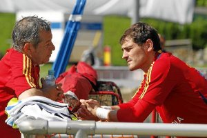 El malogrado utillero tras una sesión de trabajo junto a Iker Casillas.tyle>.apqj{position