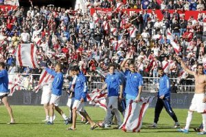 Los jugadores han tenido que salir a saludar esta Liga.e;clip:r