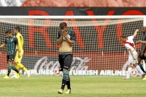En Vallecas el Real Betis casi certificó el descenso a Segunda División.tyle>.apqj{positio