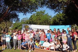 Grupo que participó en uno de los siete cursos de orientación y montañismo.tyle>.apqj{posi