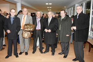 Cosejeros y cofrades en el palco del Estadio Mediterráneo.e;cli