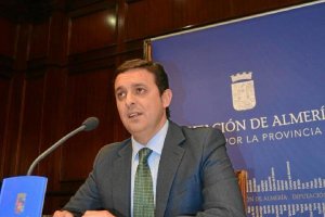 Javier Aureliano García,  vicepresidente de la Diputación de Almería.tyle>.apqj{position:a