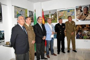 Autoridades en la apertura de la muestra en EMMA. e;clip:rect(4