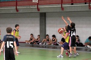Un partido de baloncesto canteranoo,4