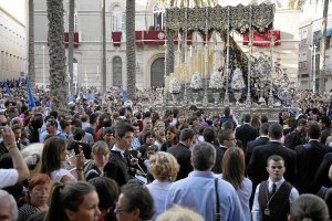 El Prendimiento, a su paso por la Plaza de la Catedral. e;clip: