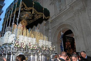 La Macarena en San Sebastián en su habitual encuentro con el Cristo del Amor.tyle>.apqj{po