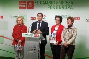 Dirigentes del PSOE en rueda de prensax,auto,au