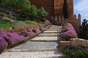 Entrada principal de La Alcazaba tras su reciente remodelacióne