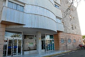 Entrada principal de la Clínica Mediterráneo, centro de referencia de Asisa en Almería.tyl