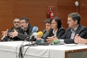 José Luis Sánchez Teruel y Rosalía Martín, a la derecha, en un acto con CC OO. La voztyle>