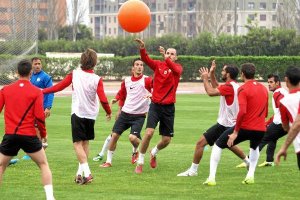 Fernando Soriano en el calentamiento.