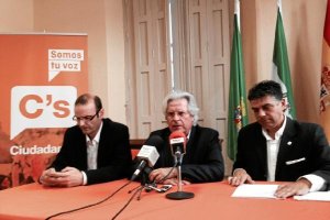 Javier González, Javier Nart y Miguel Cazorla, esta mañana.e;cl