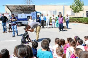Exhibición celebrada en el colegio Laimún. x,au