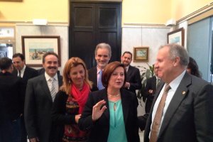 La consejera de Salud, María José Sánchez Rubio, visita el colegio de médicos de Almería.t