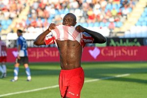 Modeste MBami muerde la camiseta la temporada del descensoe;cli