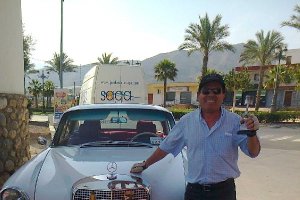 Antonio Blanco muestra orgulloso su joya de cuatro ruedas, a la que cuida en todos sus detalles.</ti