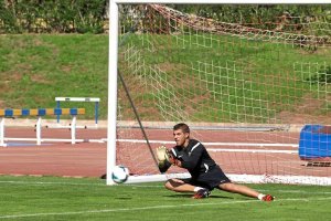 Víctor Ibáñez en un entrenamiento en el campo Anexoe;clip:rect(