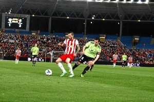 Aleix Vidal, junto a Miguel Flaño.o,4