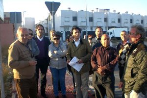 Visita de concejales en el barrio de Loma Cabrera.e;clip:rect(4