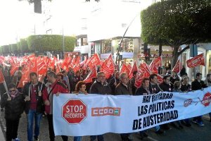 Concentración encabezada por los sindicatos en el Paseo de Almería.tyle>.apqj{position:abs