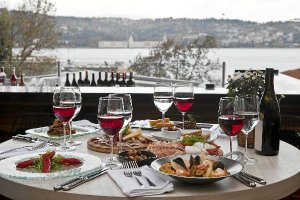 Degustho se sienta a la mesa. Talleres, conferencias, catas, expositores, encuentros de blogueros...