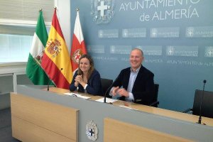 Los concejales socialistas, en rueda de prensa.
