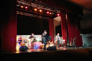 Actuación de Justo Mullor y Paco Nieto, el pasado sábado en Gádor.tyle>.apqj{position:abso