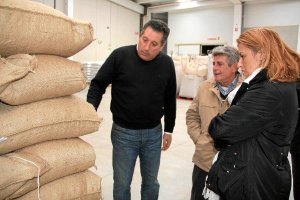 La fábrica de Almendras Utrera en Albanchez ha incrementado ventas.tyle>.apqj{position:abs