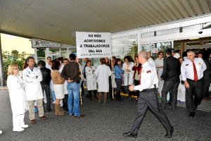 Sanitarios durante una manifestación reciente.x