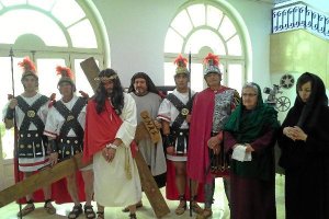 Protagonistas del Vía Crucis viviente de Laujar de Andarax, ayer en Diputación. tyle>.apqj