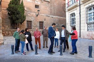uan José Alonso y Manuel Guzmán, concejales, comprueban el estado de las calles.tyle>.apqj