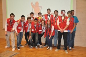 Los miembros del equipo Turabot Alfa, del IES Turaniana.e;clip: