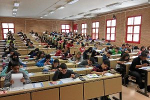 375 escolares se repartieron entre las distintas clases de Aulario IV.tyle>.apqj{position: