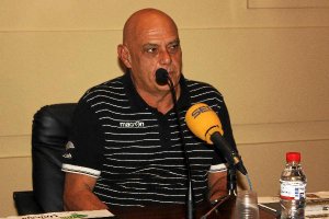 Piero Molducci pide a sus jugadores que pongan juego y cabeza.e