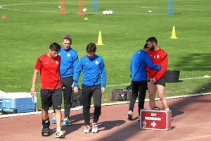 Hans Martínez, hablando con los médicos.x,auto,