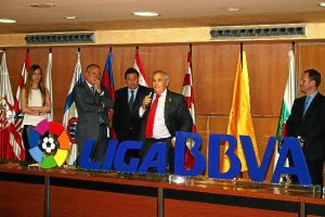 El presidente del Elche en la Liga Profesional atiene las palabras de Alfonso García.tyle>