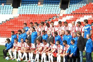 Esta foto oficial se tiene que repetir el próximo año en Primera.tyle>.apqj{position:absol