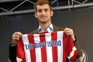 Leo juega en el Betis pero pertenece al Atlético.e;clip:rect(46