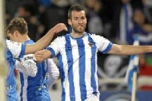 Aguirretxe celebra el gol que les dio la victoria ante el Valencia.tyle>.apqj{position:abs