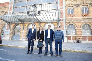 Los socialistas comparecieron ante la antigua estación del tren.tyle>.apqj{position:absolu