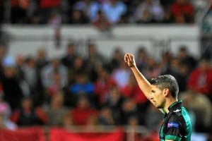 Salva Sevilla sigue siendo el mejor del Betis liderado por Calderón.tyle>.apqj{position:ab