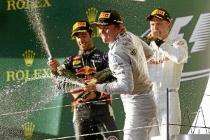 Primer podio de la temporada sin Fernando Alonso.e;clip:rect(46