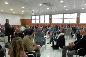 Asistentes al encuentro en la Cámara de Comercio.e;clip:rect(46