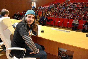 Chema Alonso consiguió congregar en el auditorio del Paraninfo de la Universidad a más 300 personas.