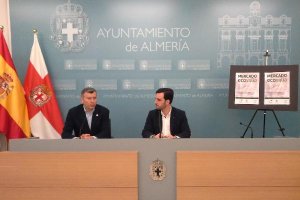 José Ángel Navarro de Ecovallia y el concejal de Salud y Consumo, Carlos Sánchez.tyle>.apq