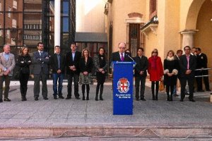 Minuto de silencio en el Alcaldía este medio díae;clip:rect(469