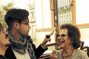 Claudia Cardinale ríe en un momento del rodaje en Almeríae;clip