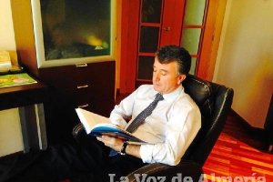 Rafael Úbeda, empresario, en un rincón de su finca de Tabernase